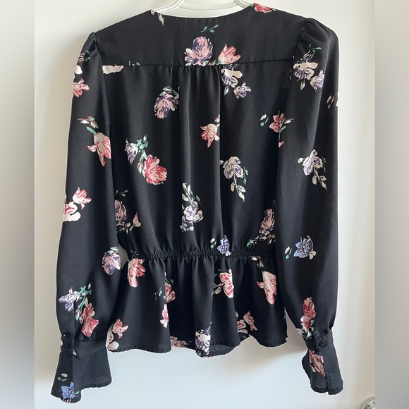 Floral blouse, size S. Brand: Suitable for the Work (from The Bay) - Picture 2 of 3